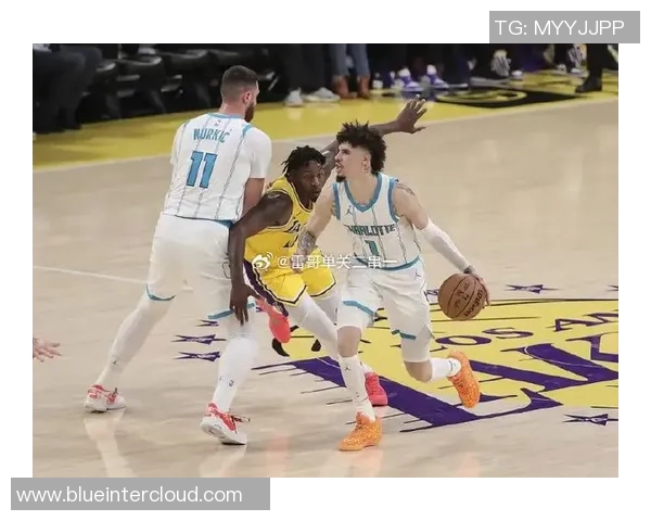 07年黄蜂与湖人激战回顾：经典对决中的传奇瞬间与精彩表现