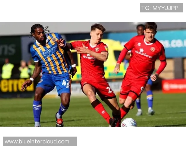 克鲁与什鲁斯的激烈对决揭示英甲联赛的竞争魅力与球队实力较量